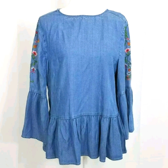 beachlunchlounge Tops - Beach Lunch Lounge Chambray Embroidered Peplum M